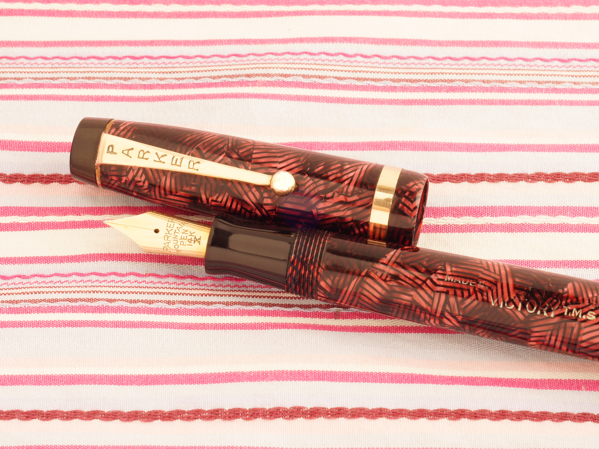 Parker Victory MarkI MKI Red Hatched Candy-Striped Fountain Pen 4 vintaeg parker victory mark I red hatched candy striped button filler fountain pen