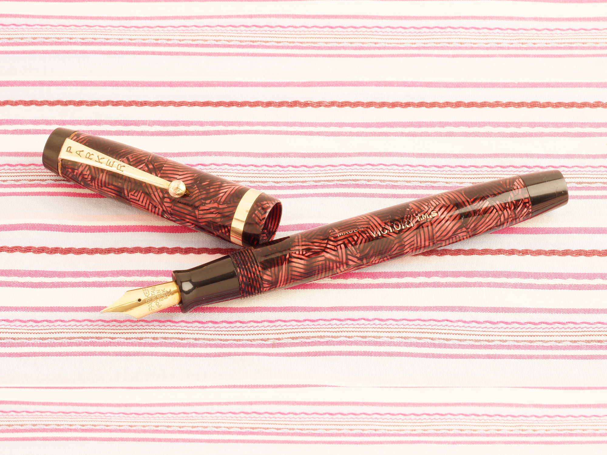 Parker Victory MarkI MKI Red Hatched Candy-Striped Fountain Pen 7 vintaeg parker victory mark I red hatched candy striped button filler fountain pen