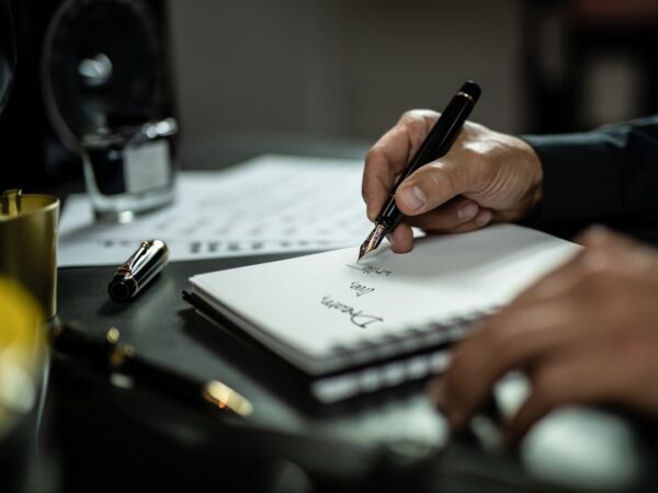 Pilot Custom Urushi black fountain pen writing