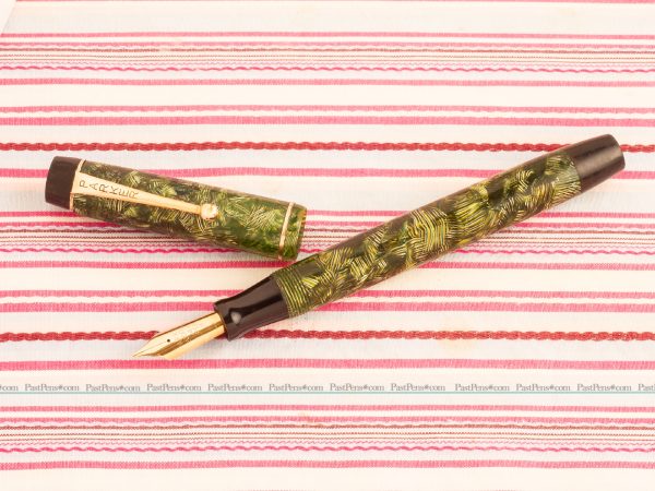 vintage parker victory Mark I green pearl hatched marble fountain pen